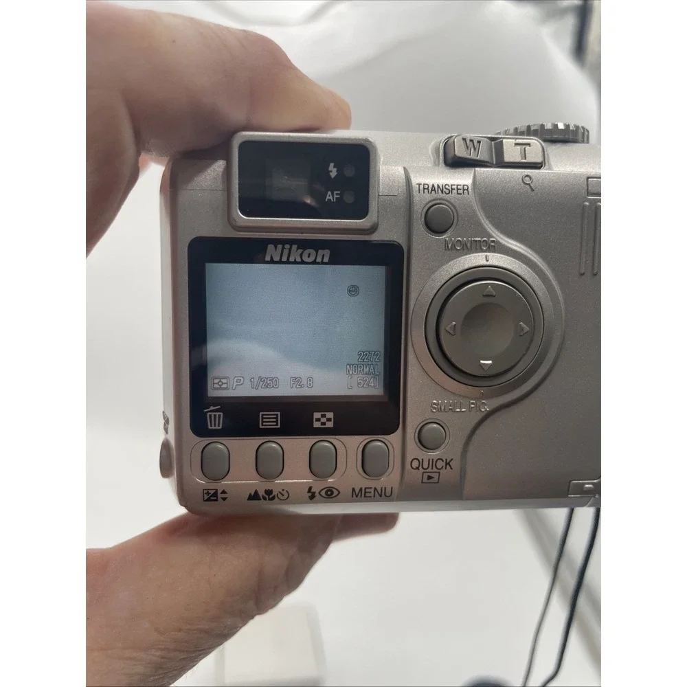 Nikon COOLPIX 4300 4.0MP Digital Camera 3X Zoom+Batterry+Charger+Mem Card+Case